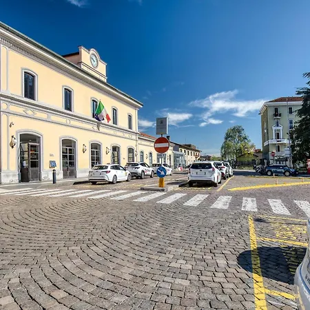 Angolo Stazione - Bilocale Ristrutturato Zona Stazione E Ospedali * 帕维亚